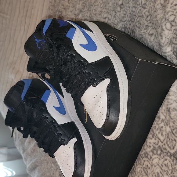 Boys youth Air Jordan 1 MID - Picture 4 of 9